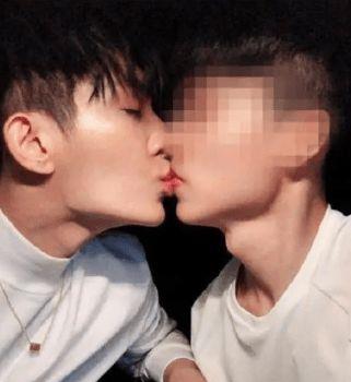 棒棒堂成员阿本为男友庆生，还点赞涉炎亚纶留言(图12)