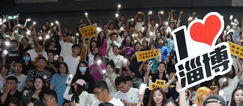 《八角笼中》路演收官 王宝强深鞠躬致谢所有观众(图5)