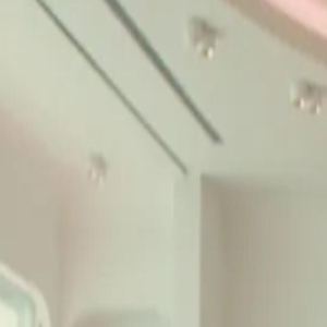 人造子宫生娃?科幻爱情喜剧《舱一代》曝正式预告