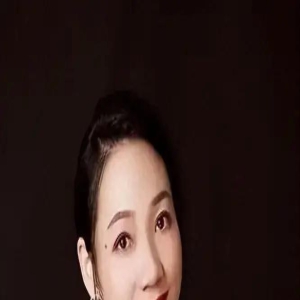 她是著名美女主持人，婚后生三个儿子，老公身份至今成谜！