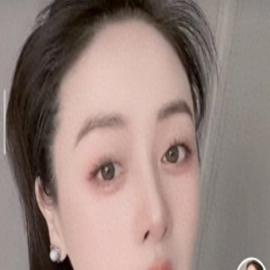 小李琳冬至为家人包饺子,6岁女儿可爱出镜,和爸爸经超长得好像